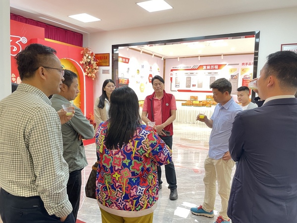 香港大沙同鄉(xiāng)會(huì)會(huì)長(zhǎng)袁廣倫返鄉(xiāng)走訪調(diào)研