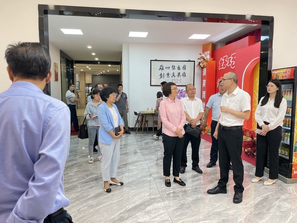 云南省玉溪峨山縣委主要領(lǐng)導(dǎo)張名同志