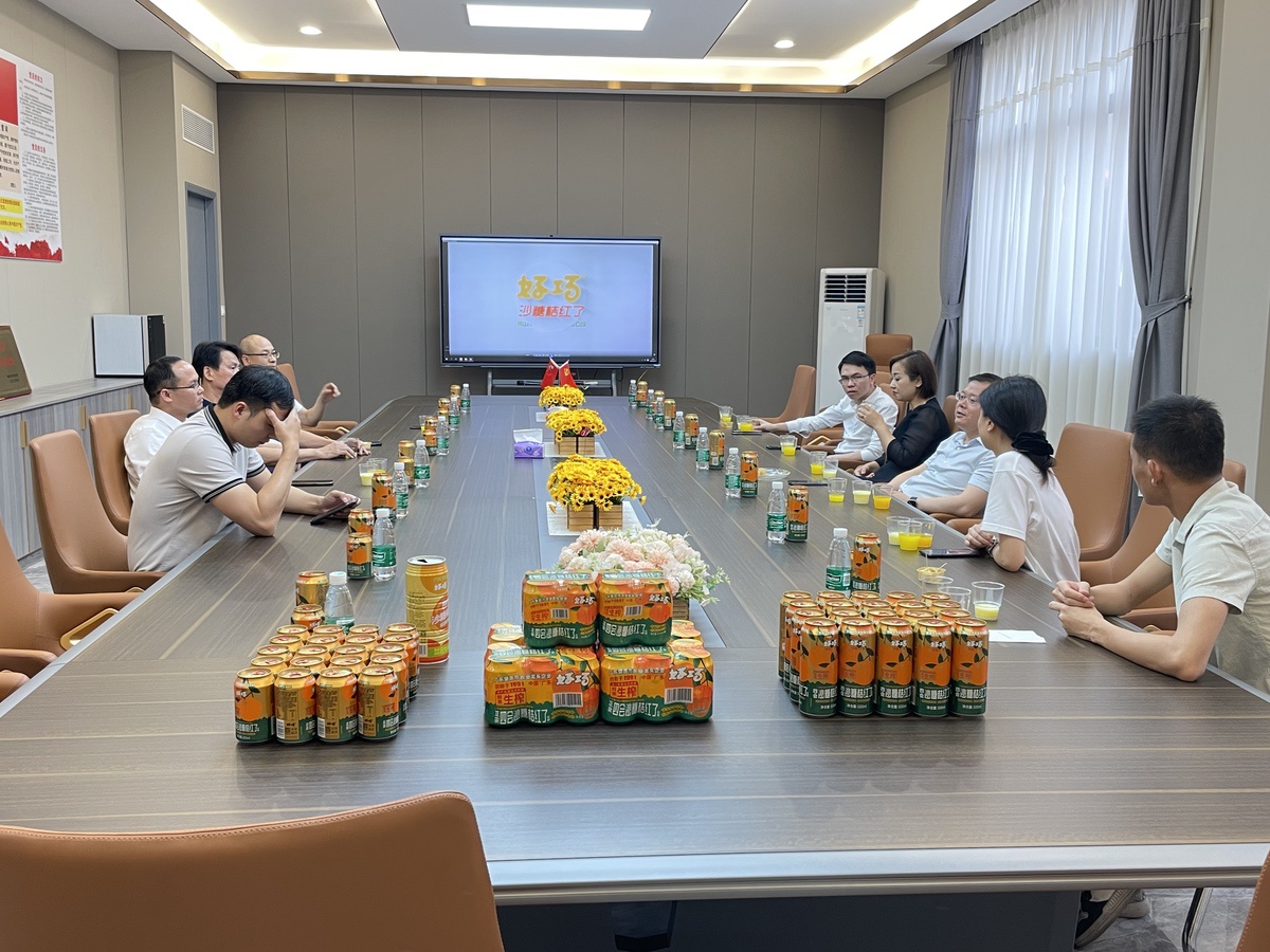 中國中小城市研究院領(lǐng)導(dǎo)張央青