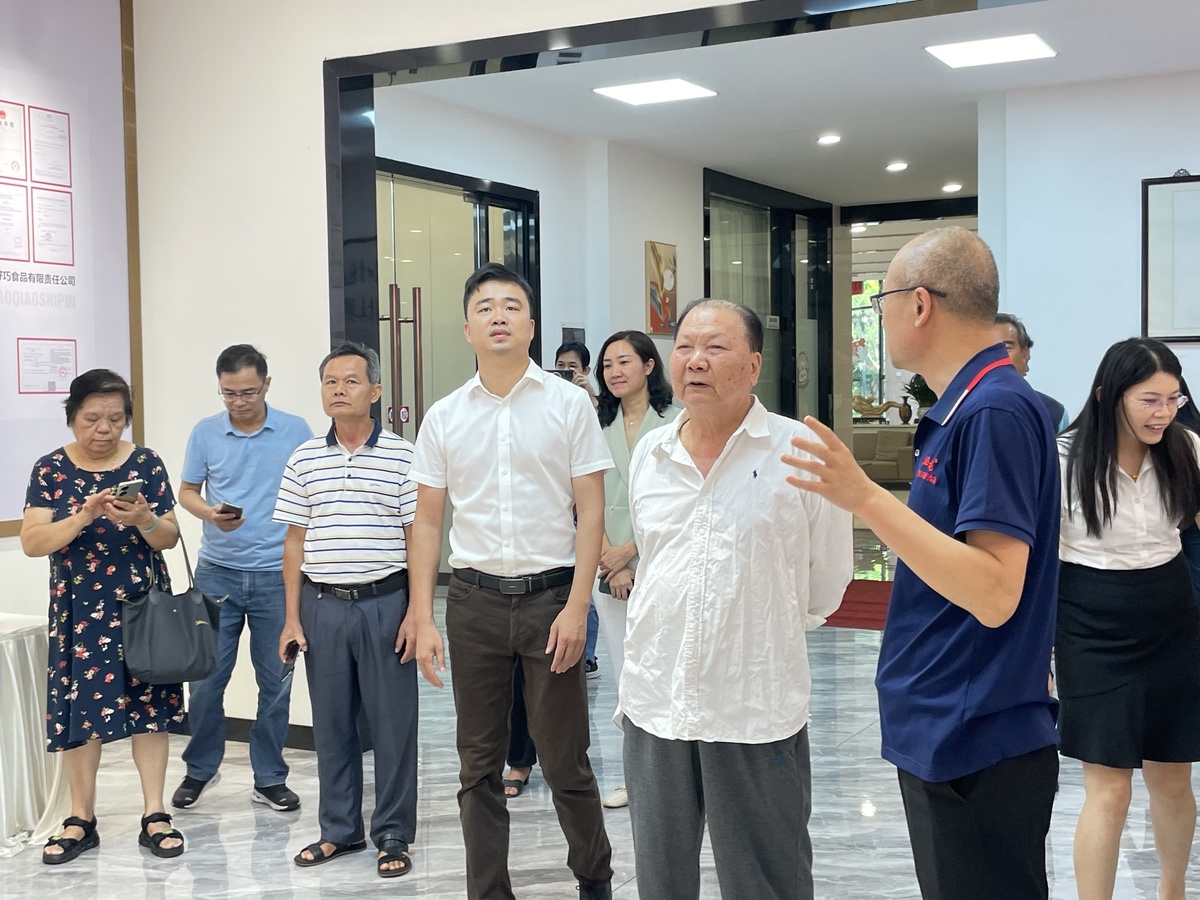 肇慶市老促會會長陳端參觀