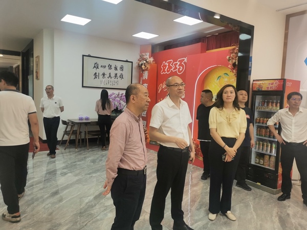 羊城晚報(bào)的許志權(quán)，廣東新快報(bào)社編委的李志